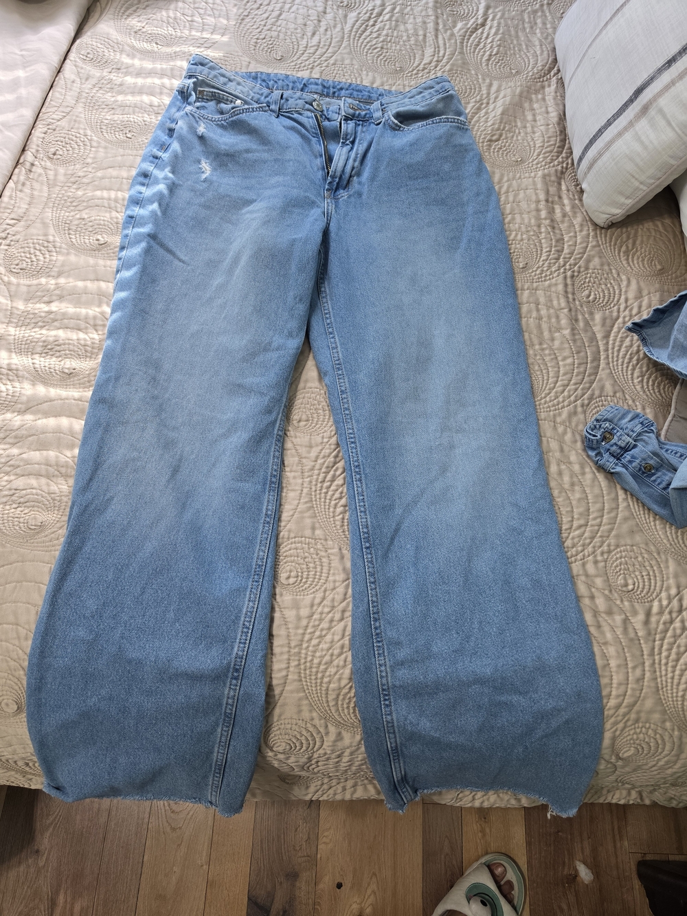 Light Wash Women's Wide-Leg Denim Jeans